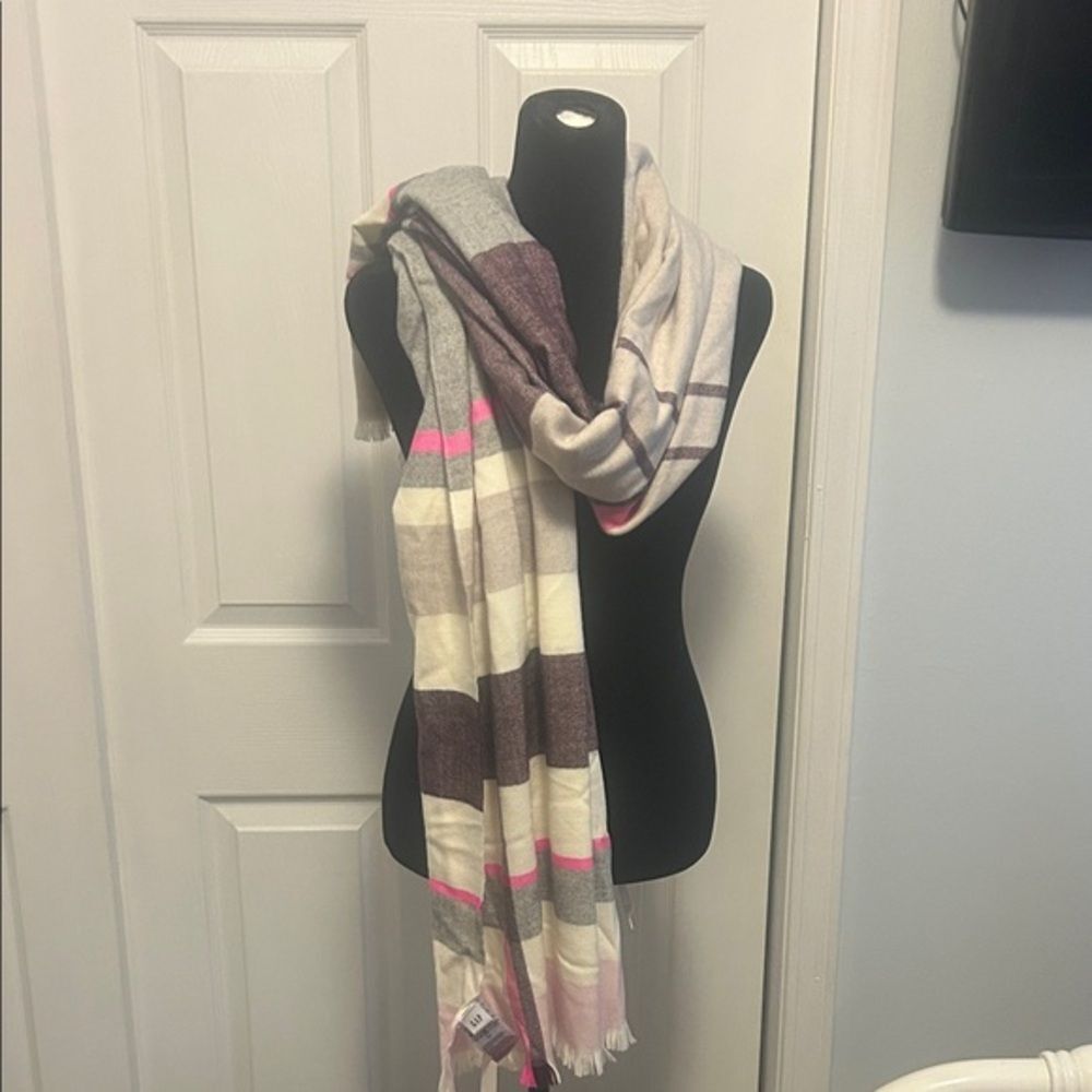 GAP Soft Plaid Scarf in Pink and White  B